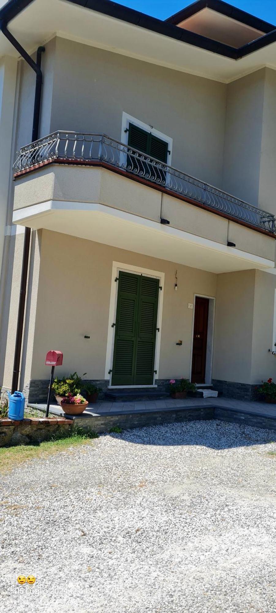 Casa Vacanza Da Menan Castelnuovo Magra Exterior photo